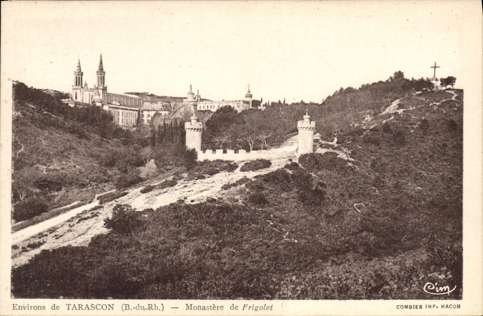 CPA Environs de Tarascon Bouches du Phone Manastere de Frigolet