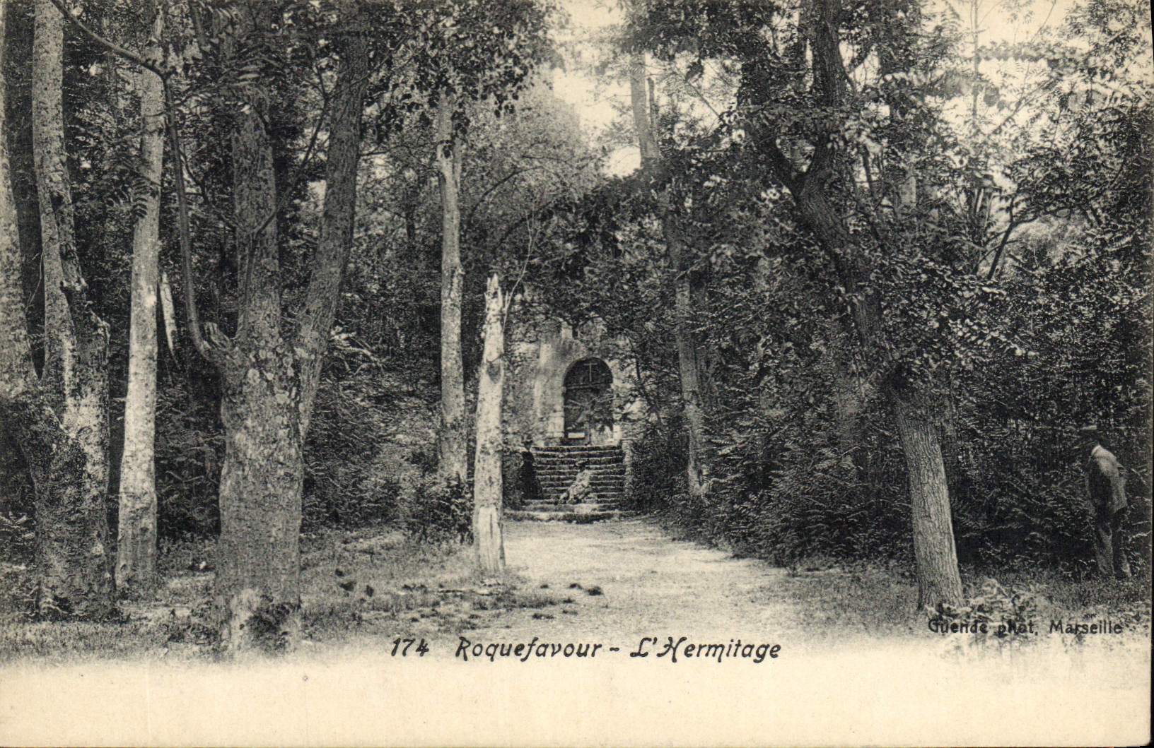 CPA Roquefavour L'Entree de l'Hermitage 