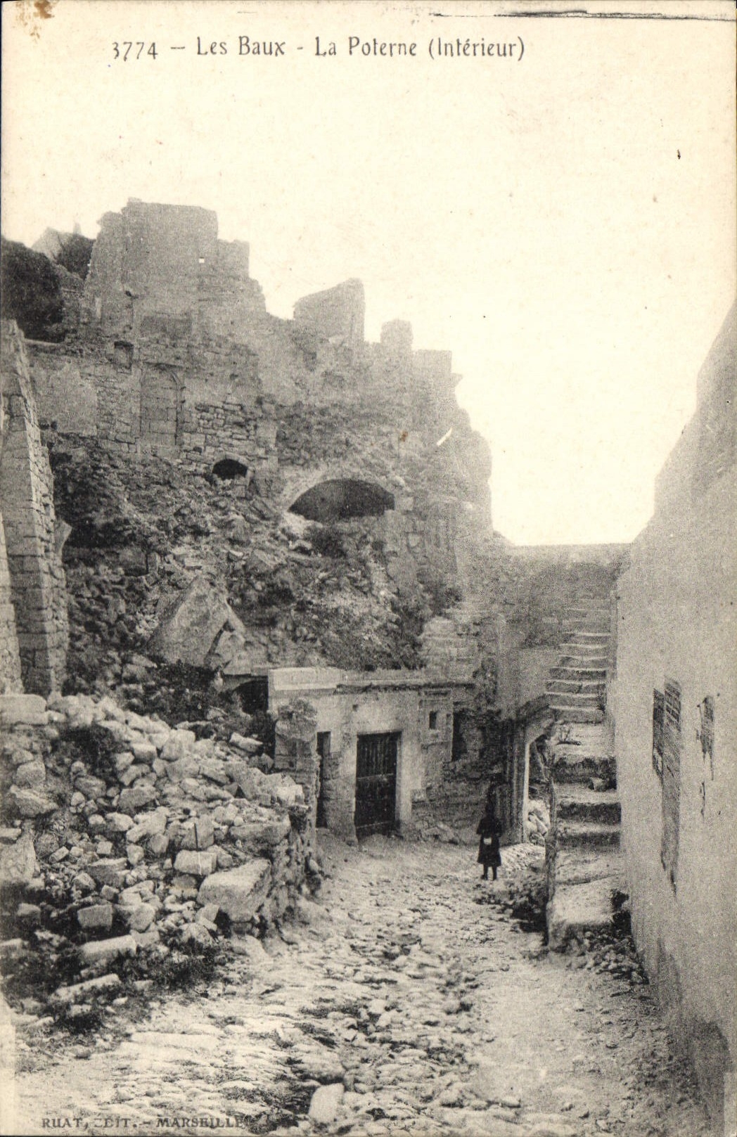 CPA Les Baux La Poterne interieur