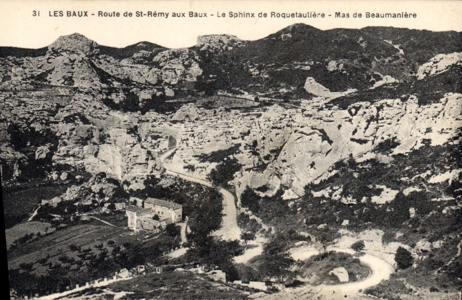 CPA Les Baux Poute de St Remy aux Baux Le Sphinx de Roquetauliere Mas de Beaumaniere 