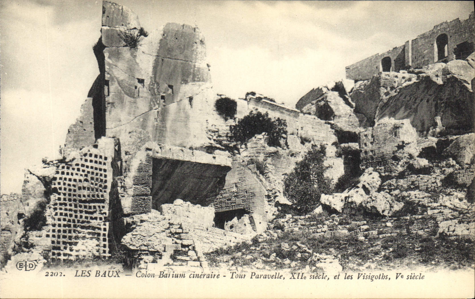 CPA Les Baux Colon Barium cineraire Tour Paravelle et le Visigoths