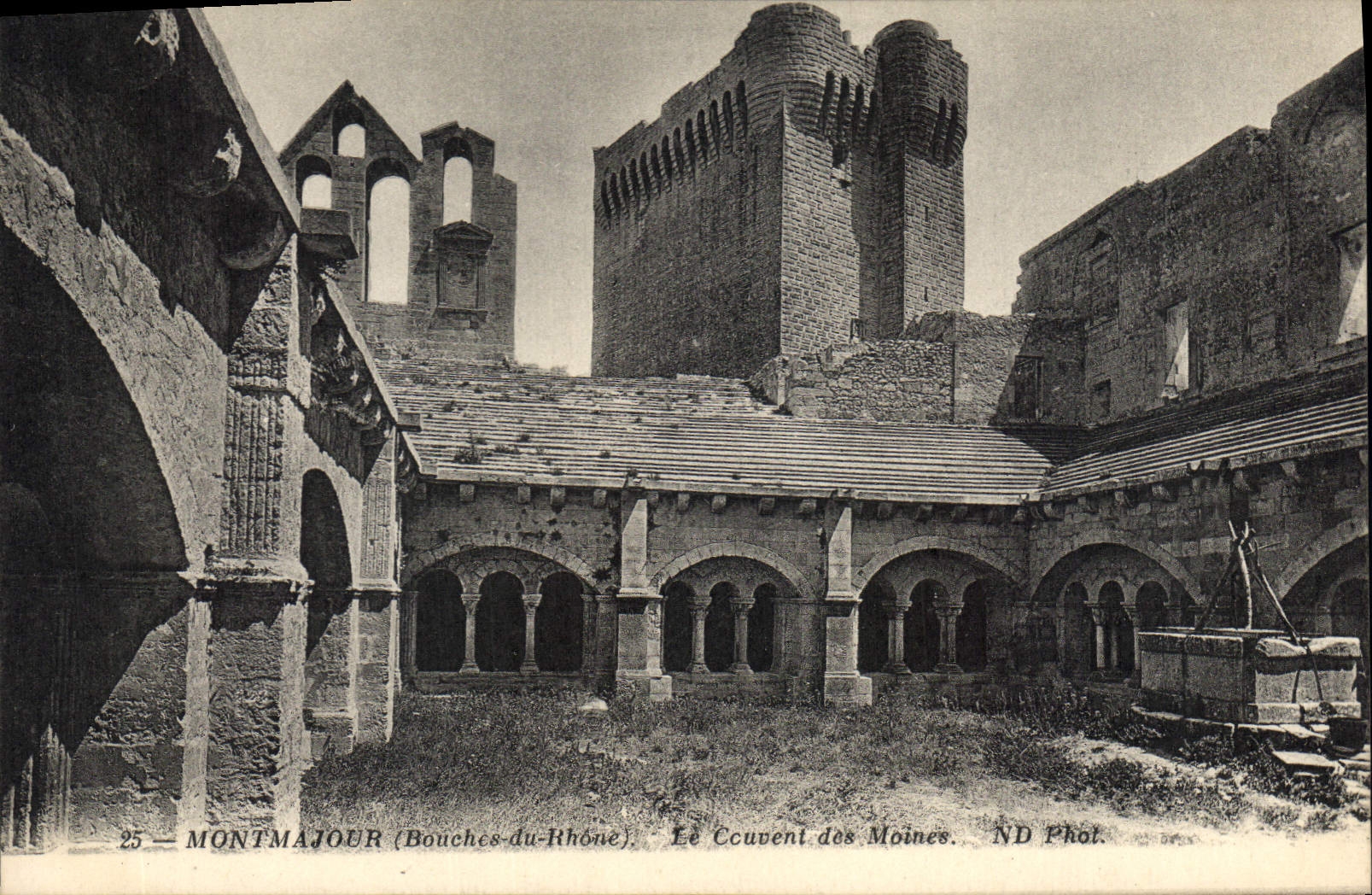 CPA Montmajour Bouches du Phone Le Couvent des Moines 