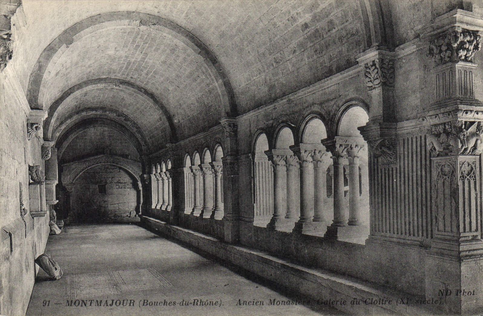 CPA Montmajour Bouches du Phone Ancien Monastere galerie du Cloitre