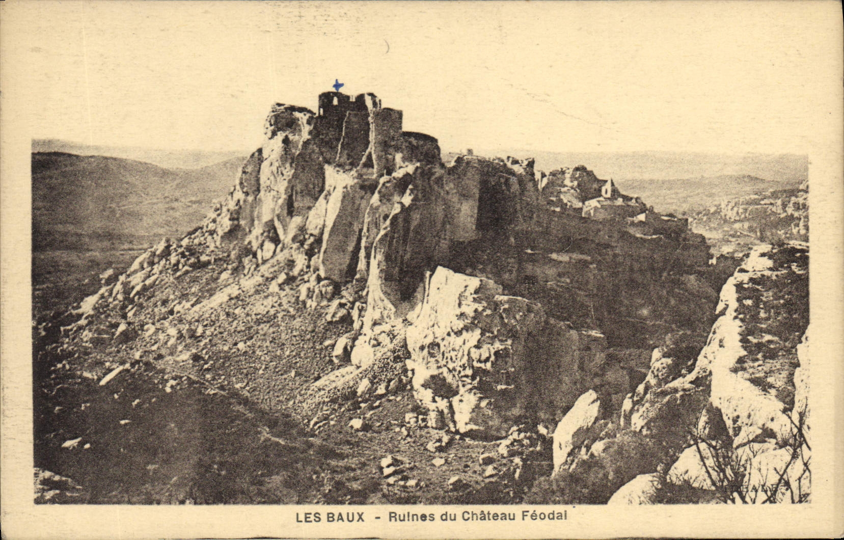 CPA Les Baux Ruines du Chateau Feodal
