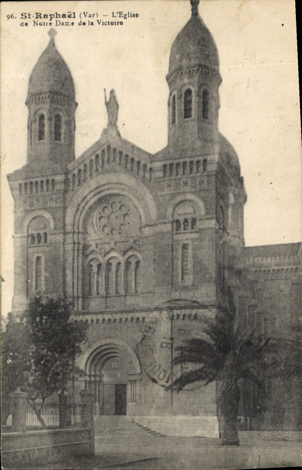 CPA St Raphael Var L'Eglise de Notre Dame de la Victoire