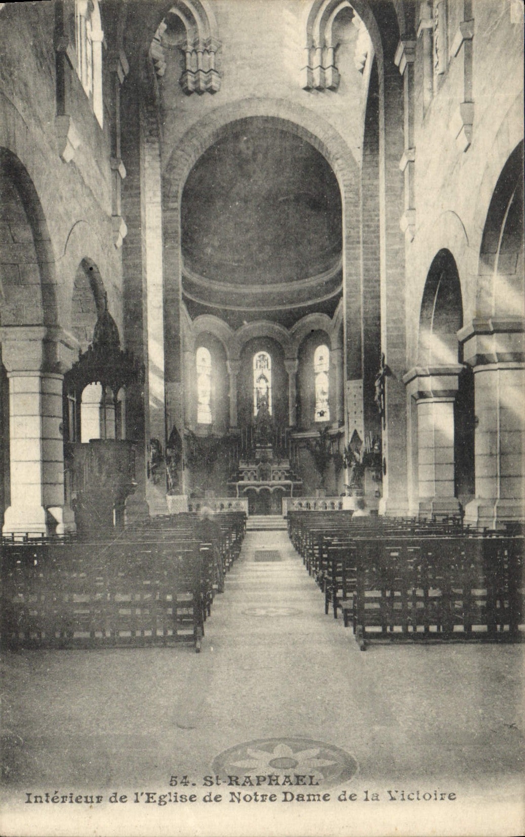 CPA St Raphael Interieur de l'Eglise de Notre Dame de la Victoire