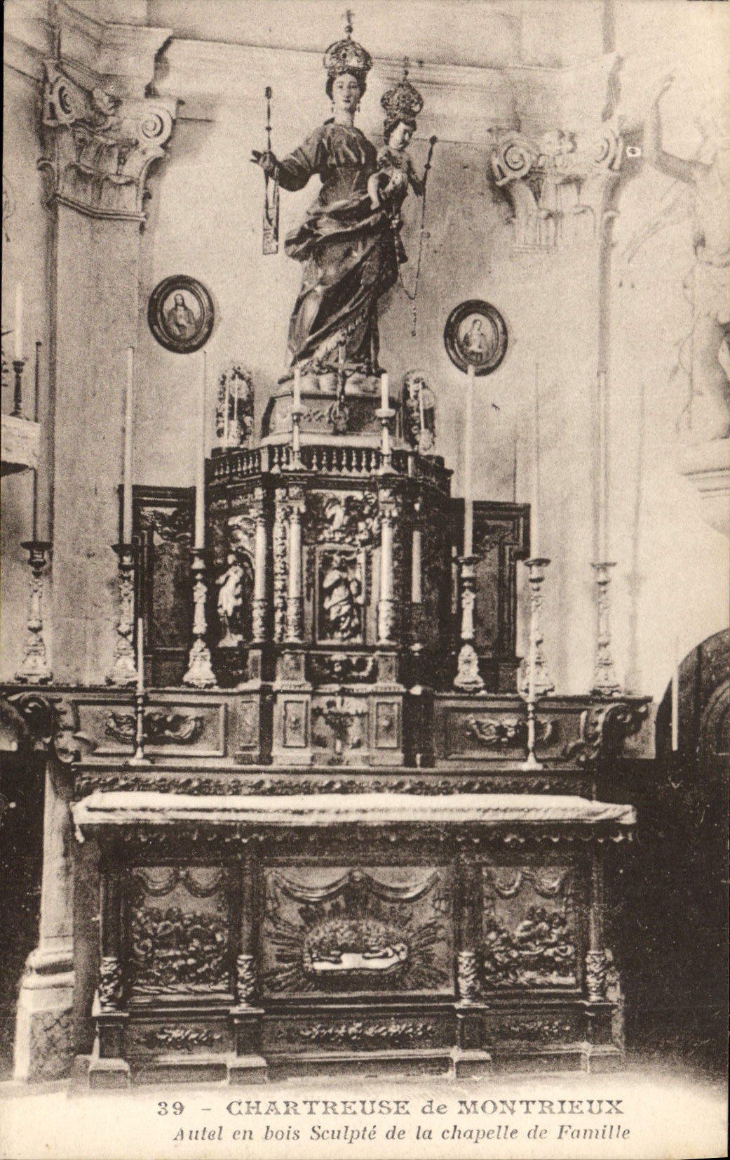 CPA Chartreuse de Montrieux Autel en bois Sculpte de la chapelle de Famille