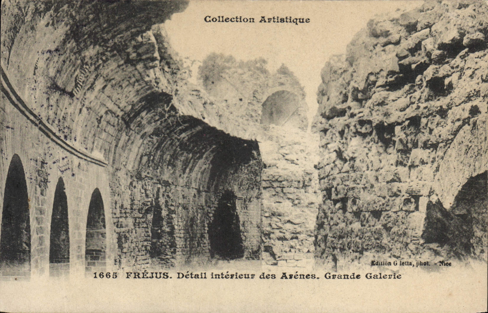 CPA Frejus Detail interieur des Arenes Grande Galerie 