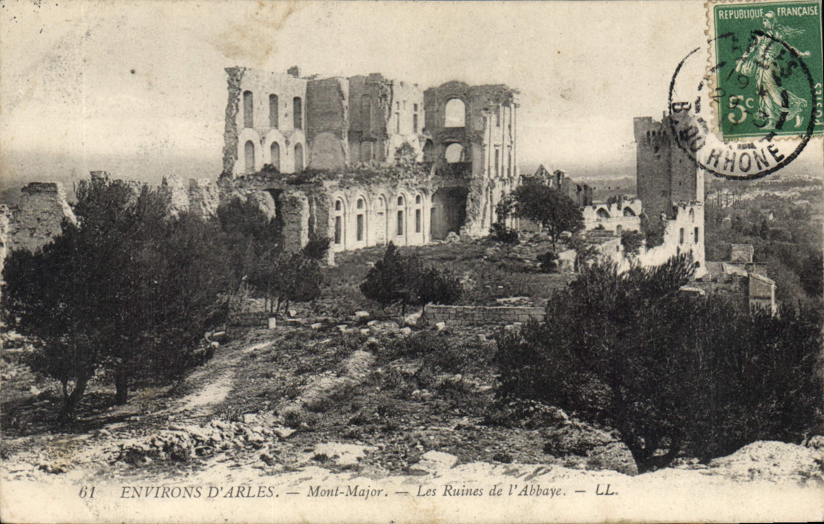 CPA Environs d'Arles Mont Major Les Ruines de l'Abbaye 
