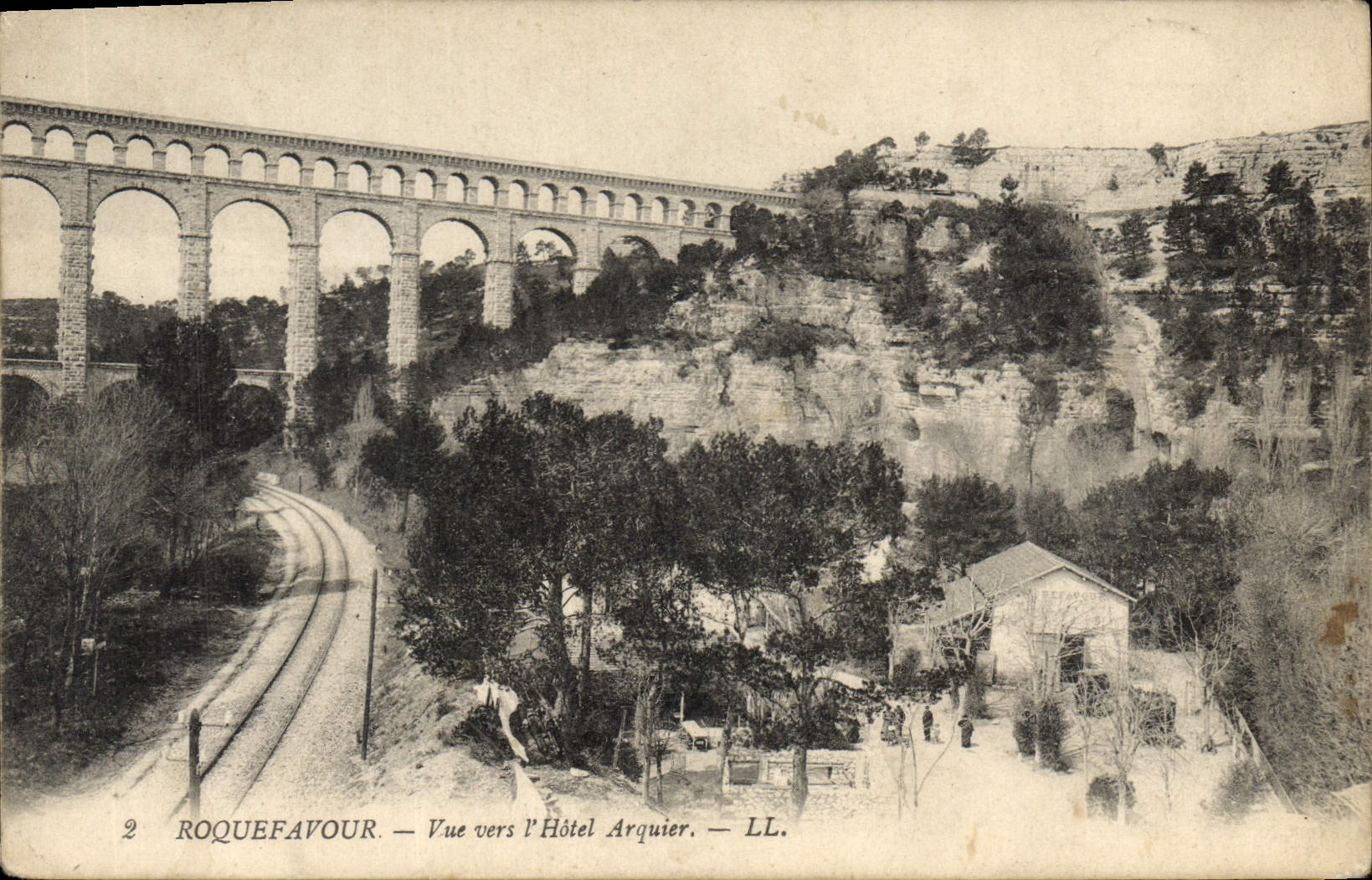 CPA Roquefavour Vue vers l'Hotel Arquier 