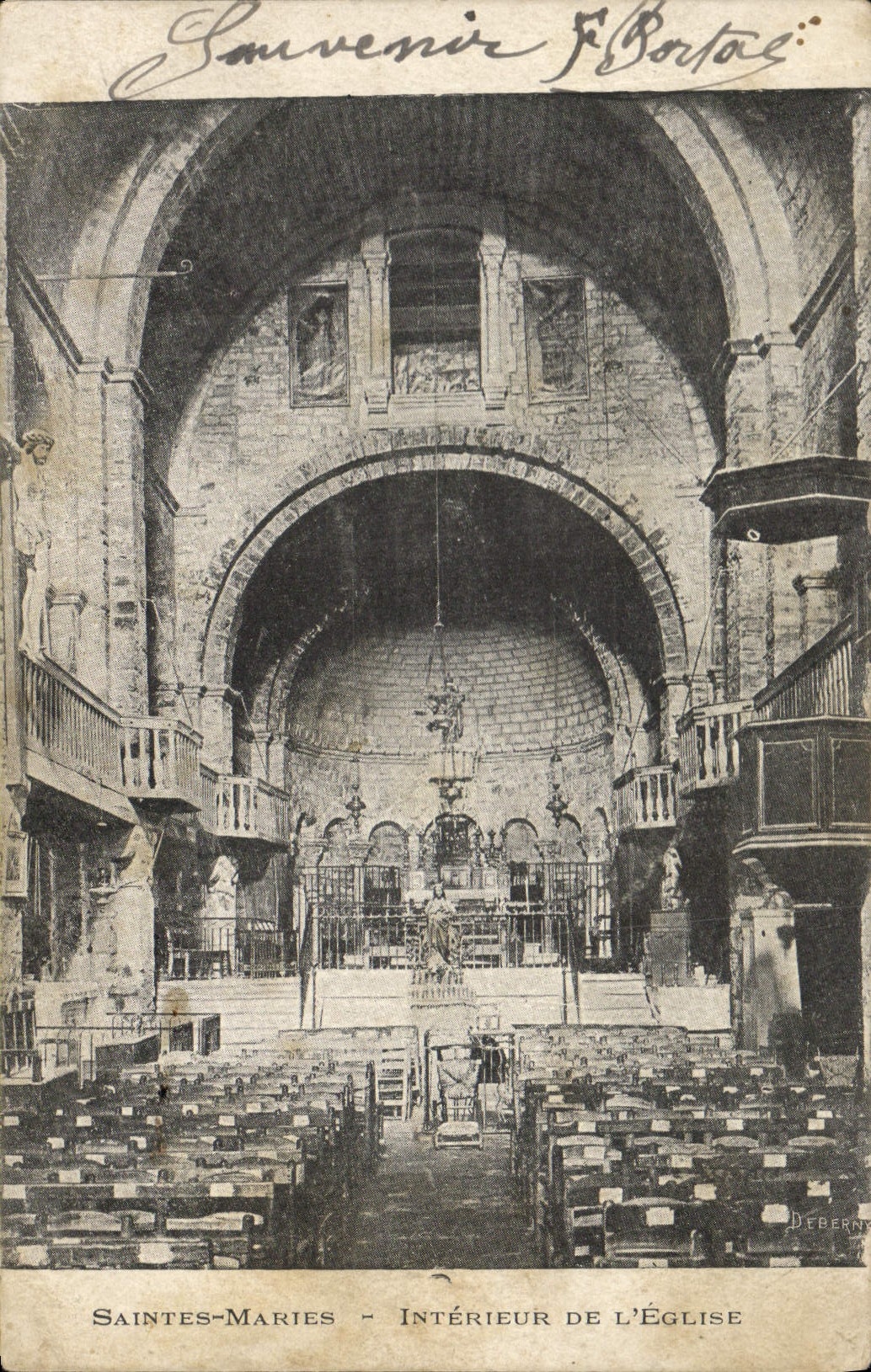 CPA Saintes Maries Interieur de l'Eglise 