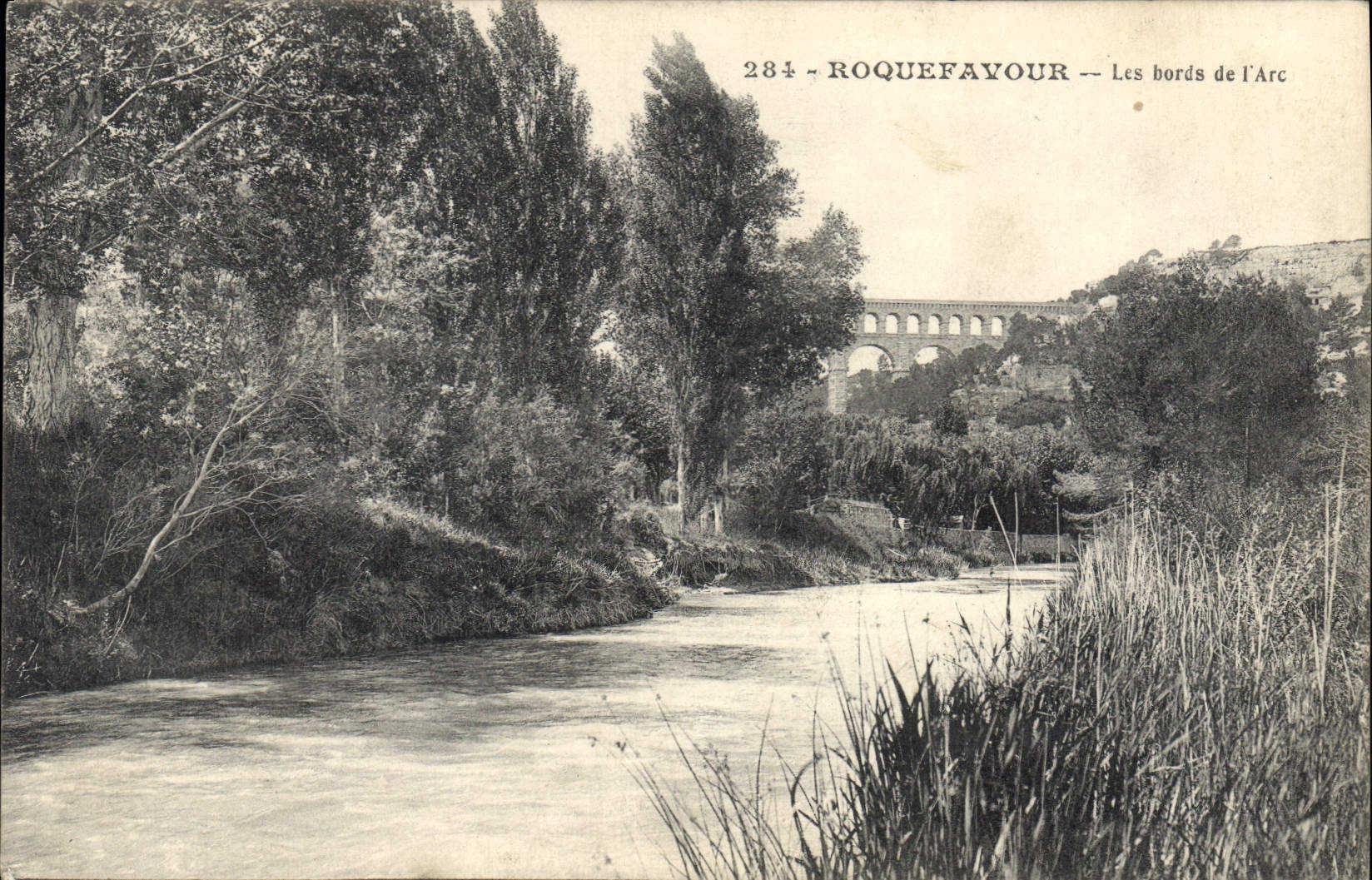 CPA Roquefavour Les bords de l'Arc 