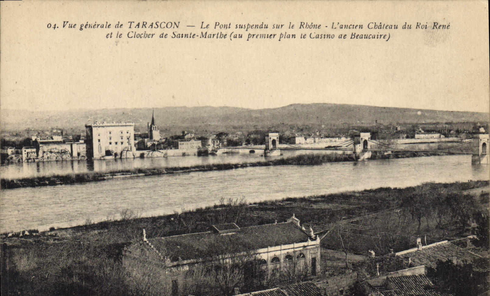 CPA Vue generale de Tarascon le pont suspendu sur le Phone l'ancien chateau de Roi Rene et le Cloche