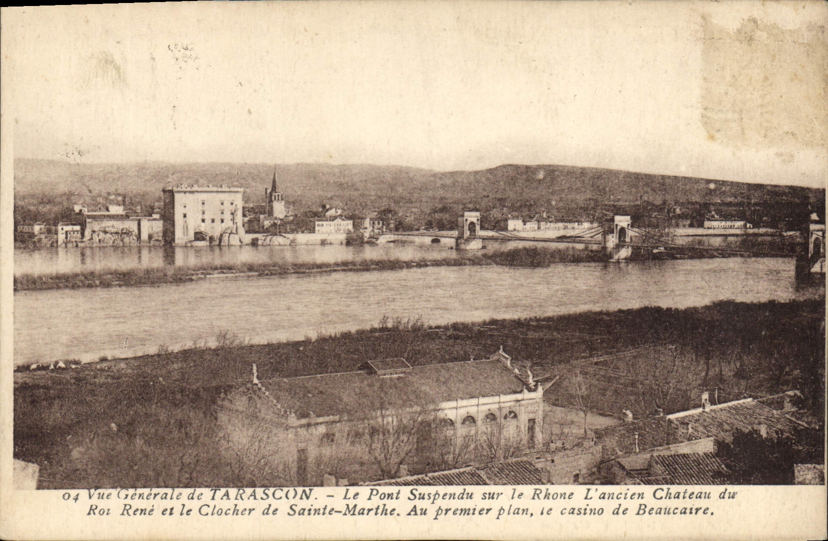 CPA Vue generale de Tarascon le pont suspendu sur le Phone l'ancien chateau de Roi Rene et le Cloche