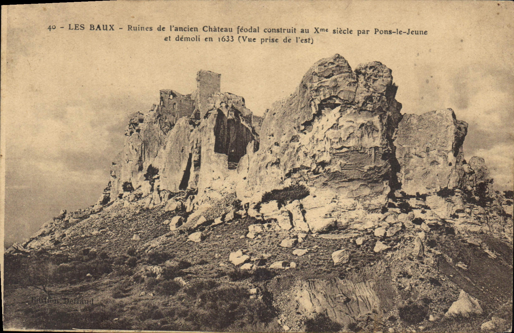CPA Les Baux Ruines de l'ancien Chateau feodal construit au X siecle par Pons le Jeune et demoli en
