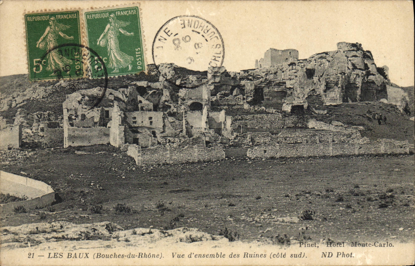 CPA Les Baux Bouches du Phone Vue d'ensemble des Ruines cote sud