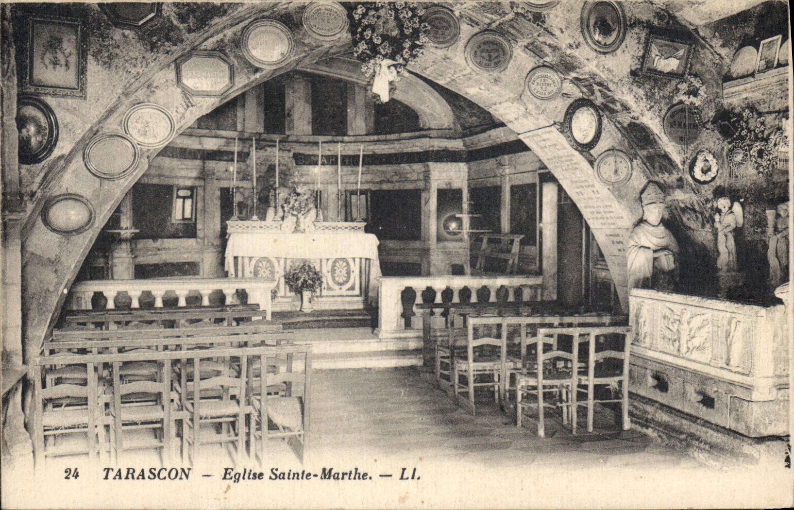 CPA Tarascon Eglise Sainte Marthe 