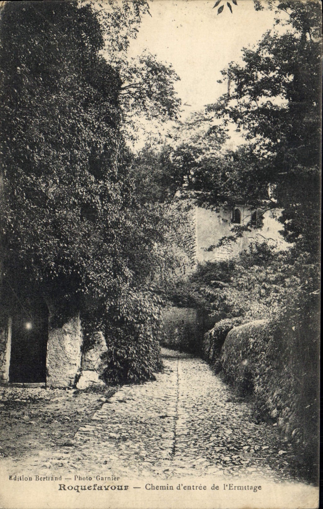 CPA Roquefavour Chemin d'entree de l'Ermitage 
