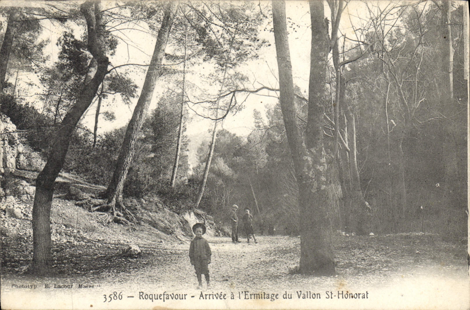 CPA Roquefavour Arrivee a l'Ermitage du Vallon St Honorat 
