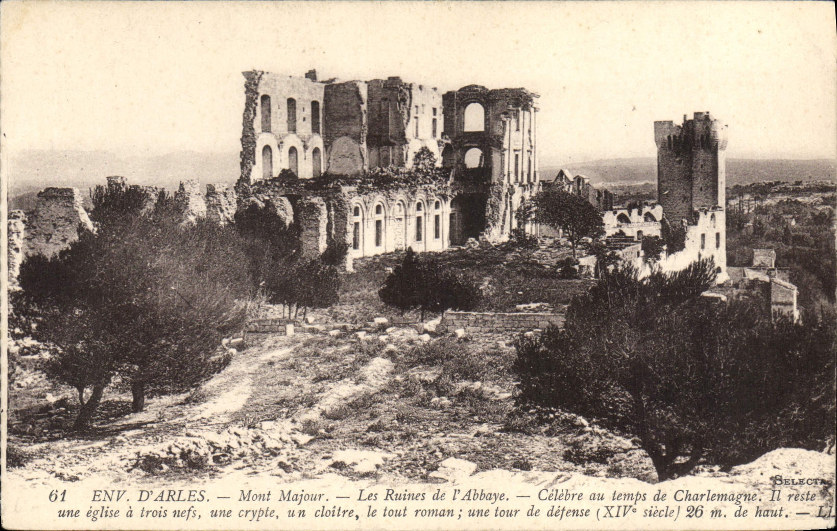 CPA Environs d'Arles Mont Majour Les Ruines de l'Abbaye Celebre au temps de Charlemagne 