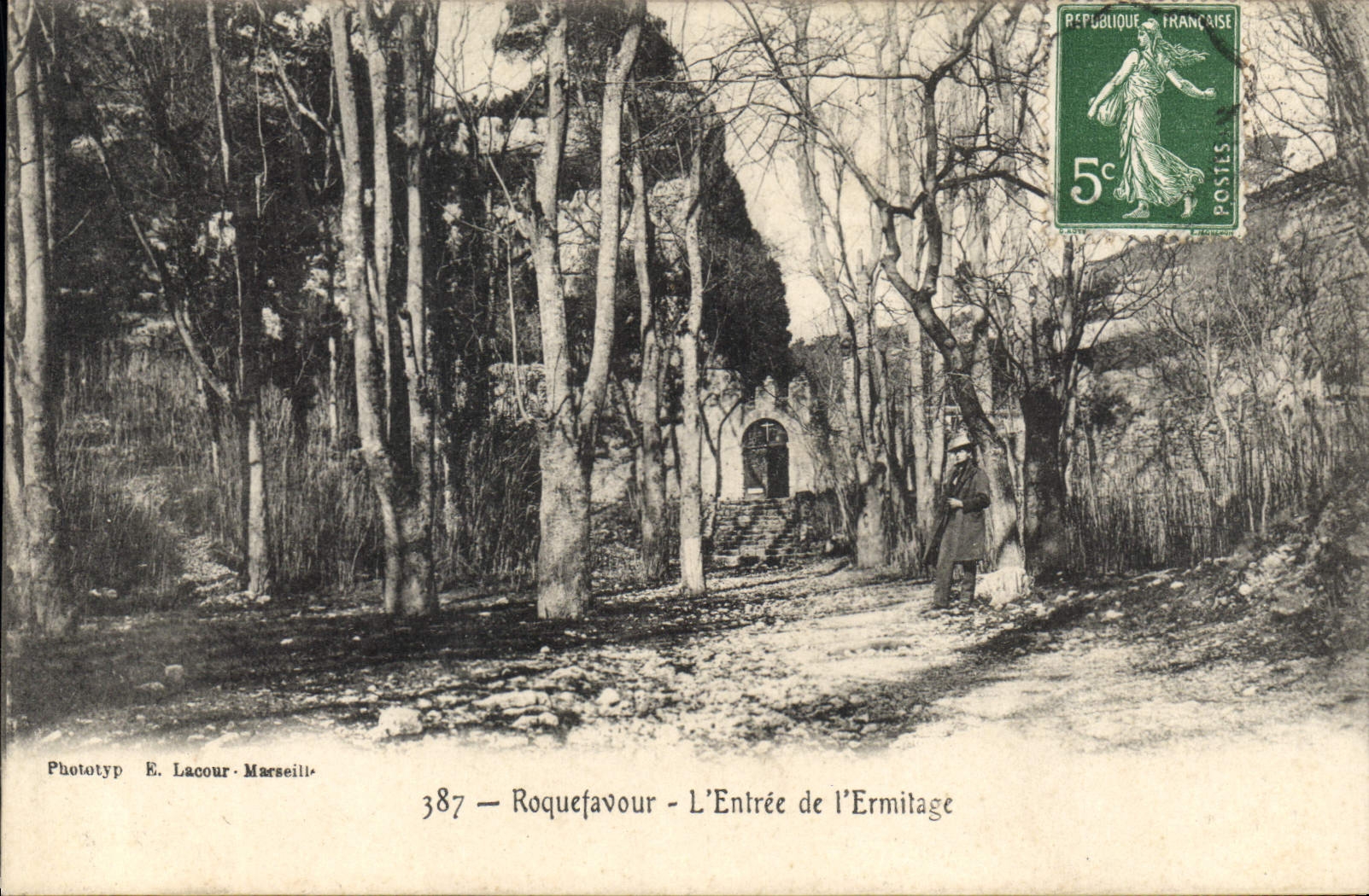 CPA Roquefavour L'Entree de l'Ermitage 