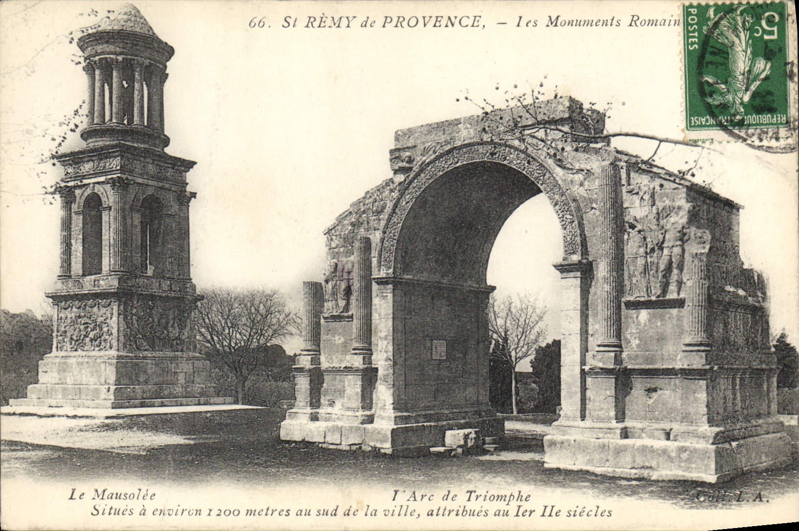 CPA St Remy de Provence Les Monuments Romains Le Mausolee Arc de Triomphe