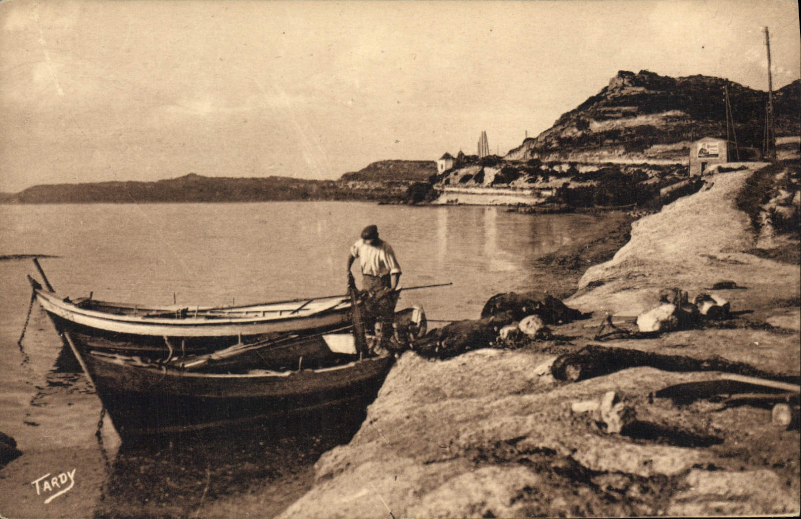 CPA Sites de Provence Littoral de Marseille Bords de l'Etang de Berre Au fond la Route de St Chamas