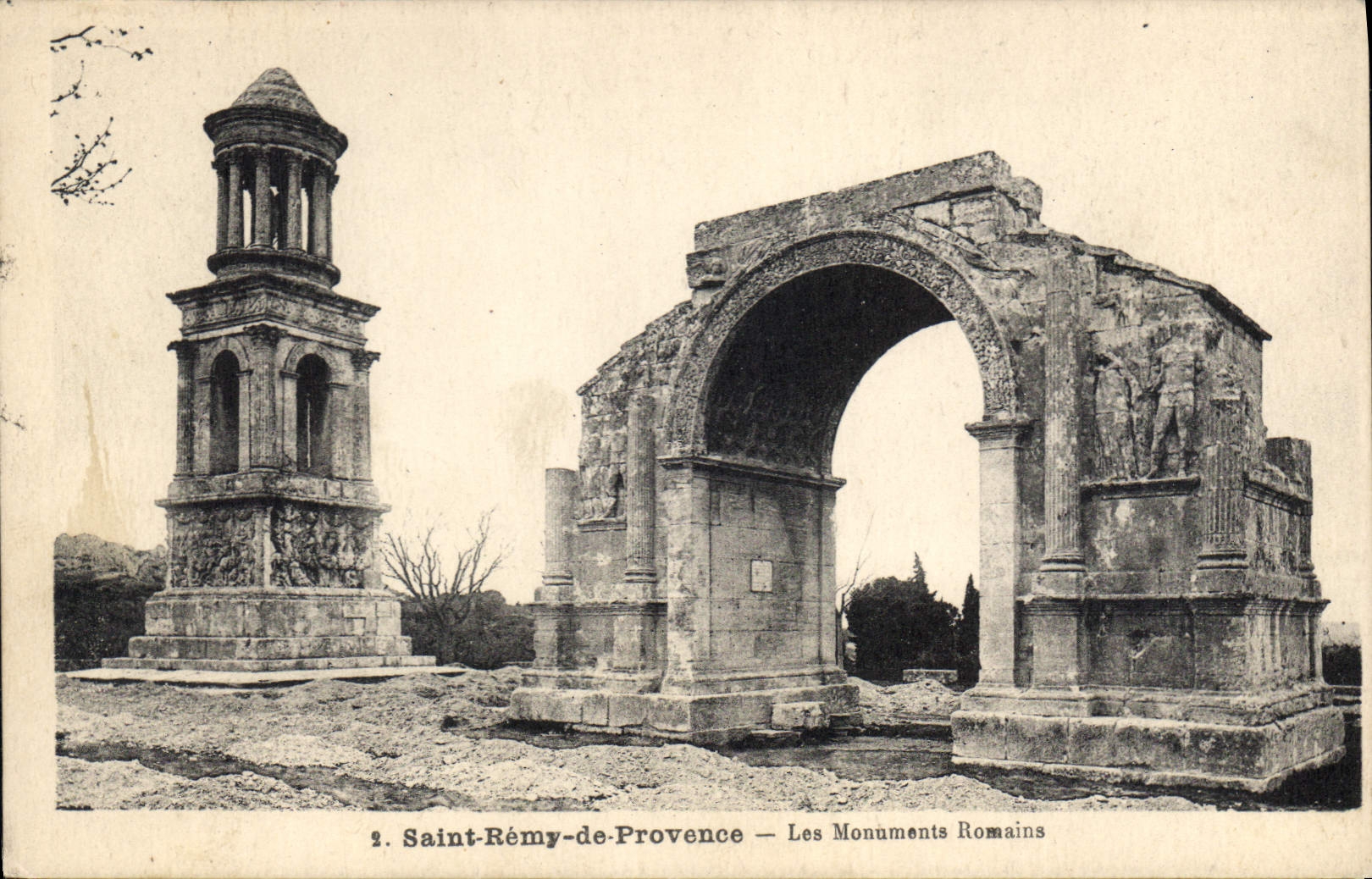 CPA Saint Remy de Provence Les Monuments Romains