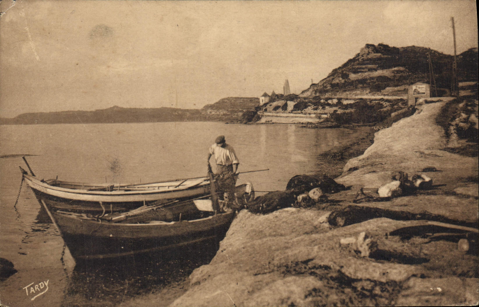 CPA Sites de Provence Littoral de Marseille Bords de l'Etang de Berre Au fond la Route de St Chamas