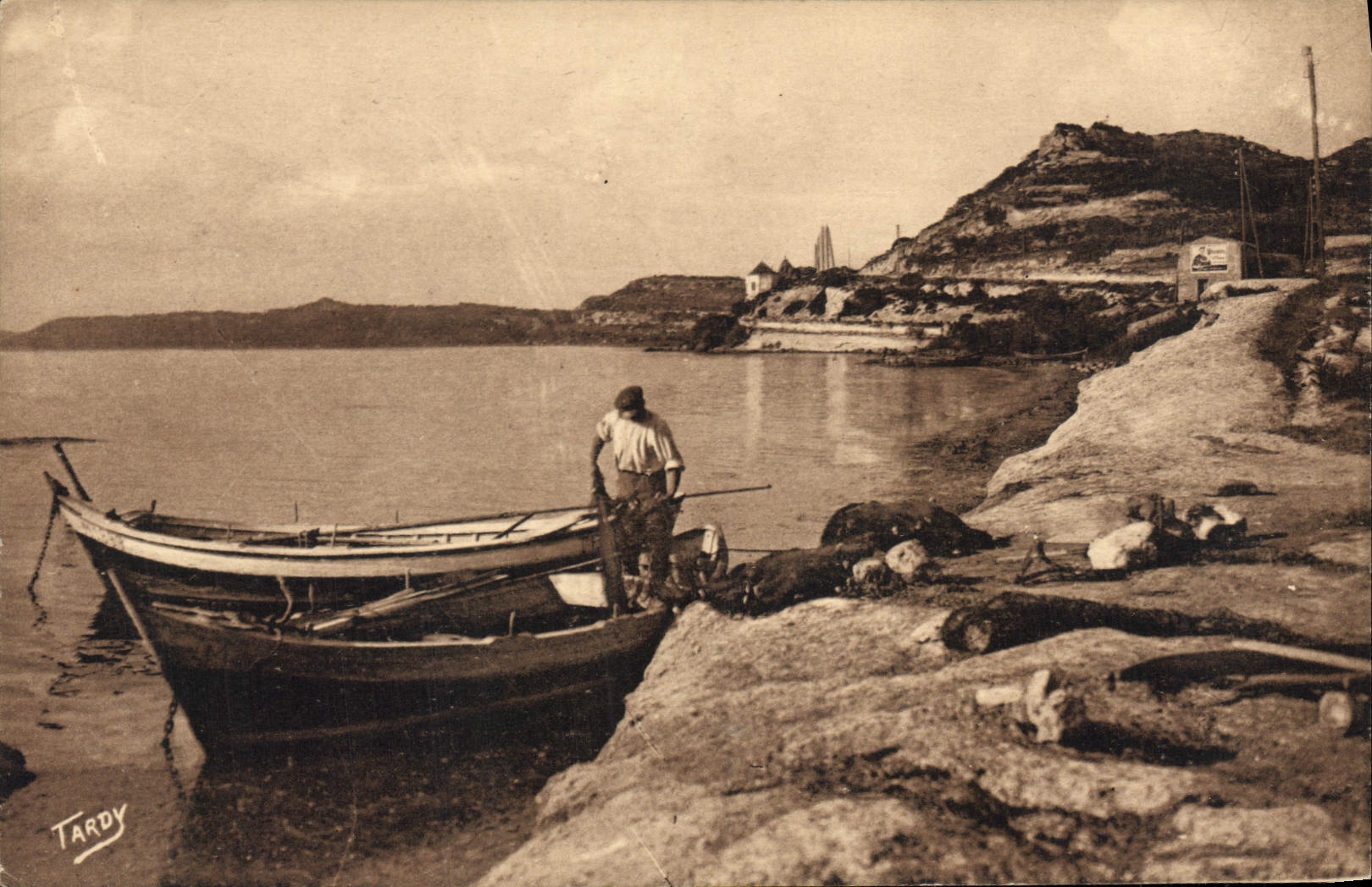 CPA Sites de Provence Littoral de Marseille Bords de l'Etang de Berre Au fond la Route de St Chamas