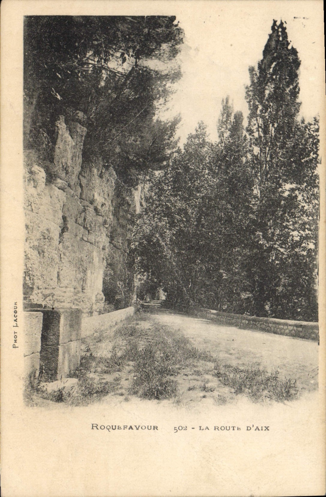 CPA Roquefavour la route d'Aix 