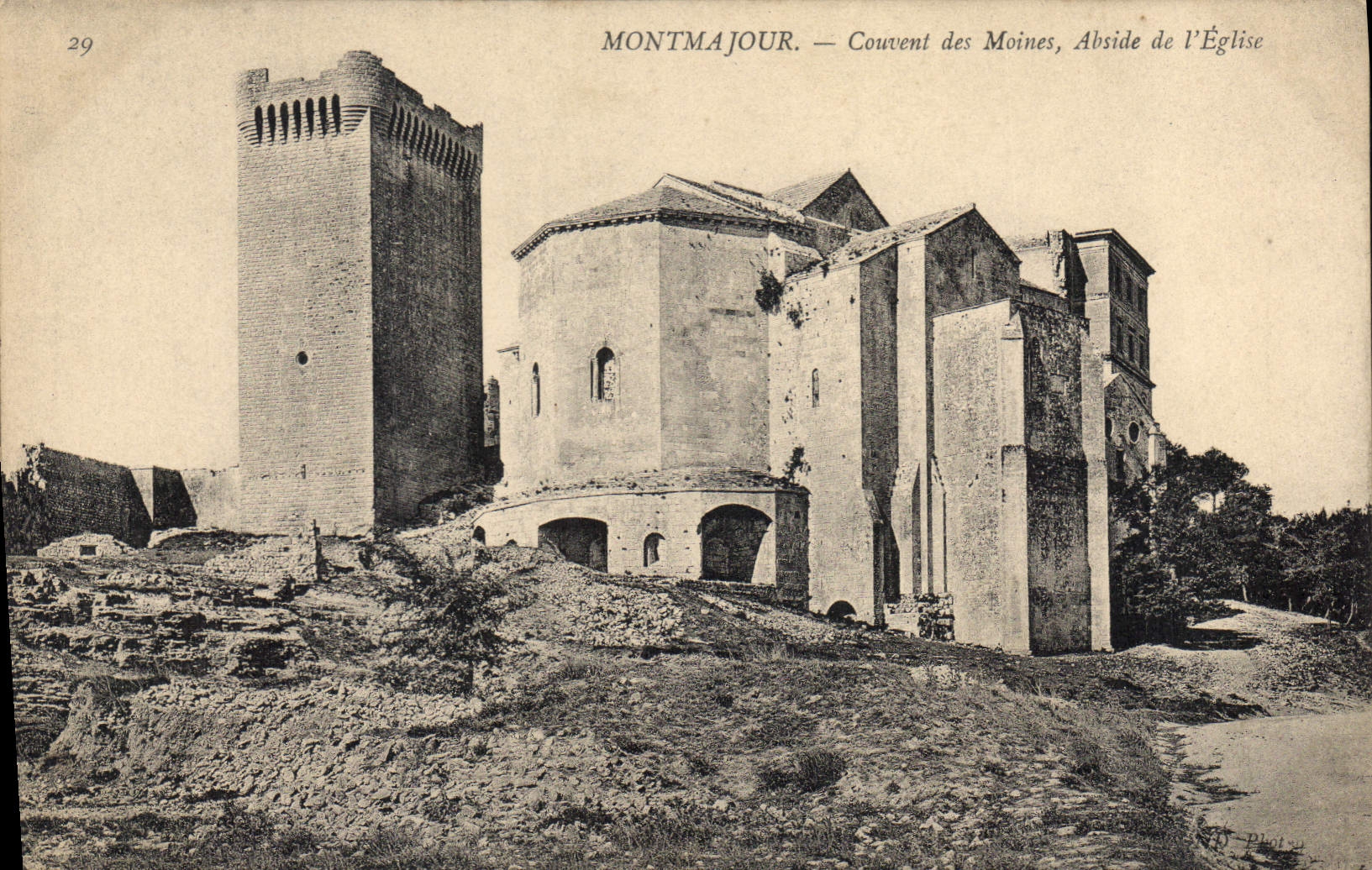 CPA Monmajour Couvent des Moines Abside de l'Eglise 