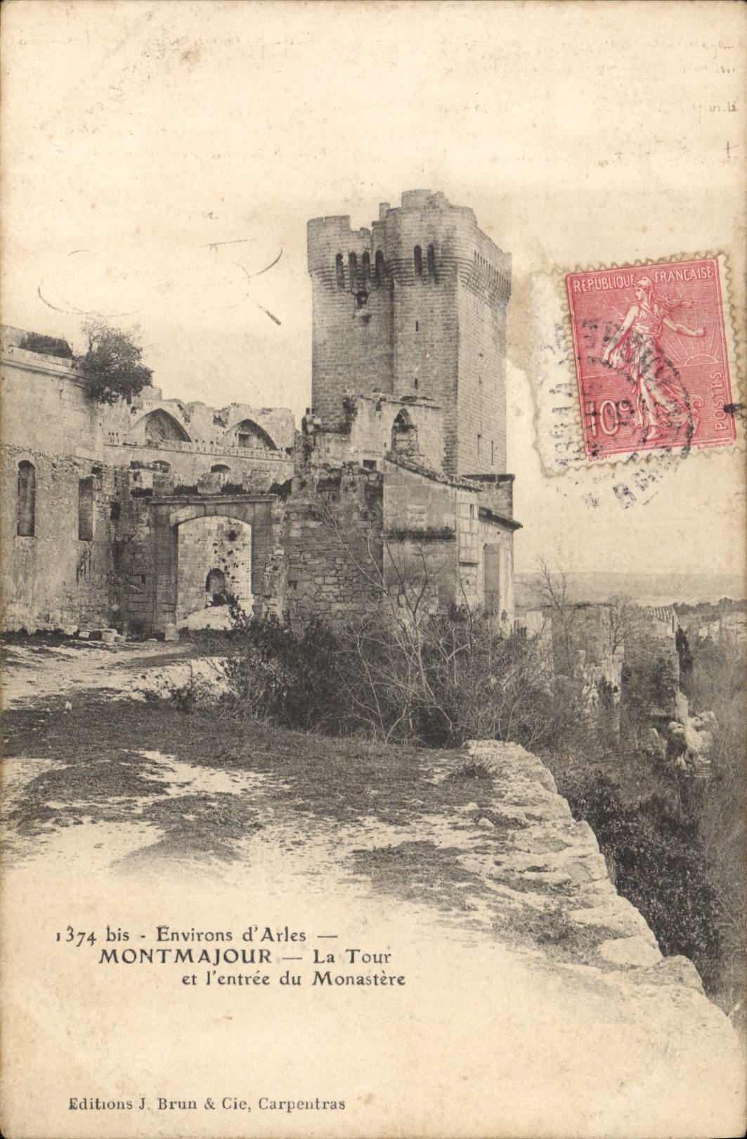 CPA Environs d'Arles Montmajour La Tour et l'entree du Monastere 