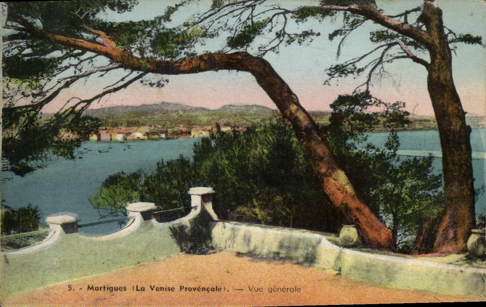 CPA Martigues La Venise Provencale Vue generale
