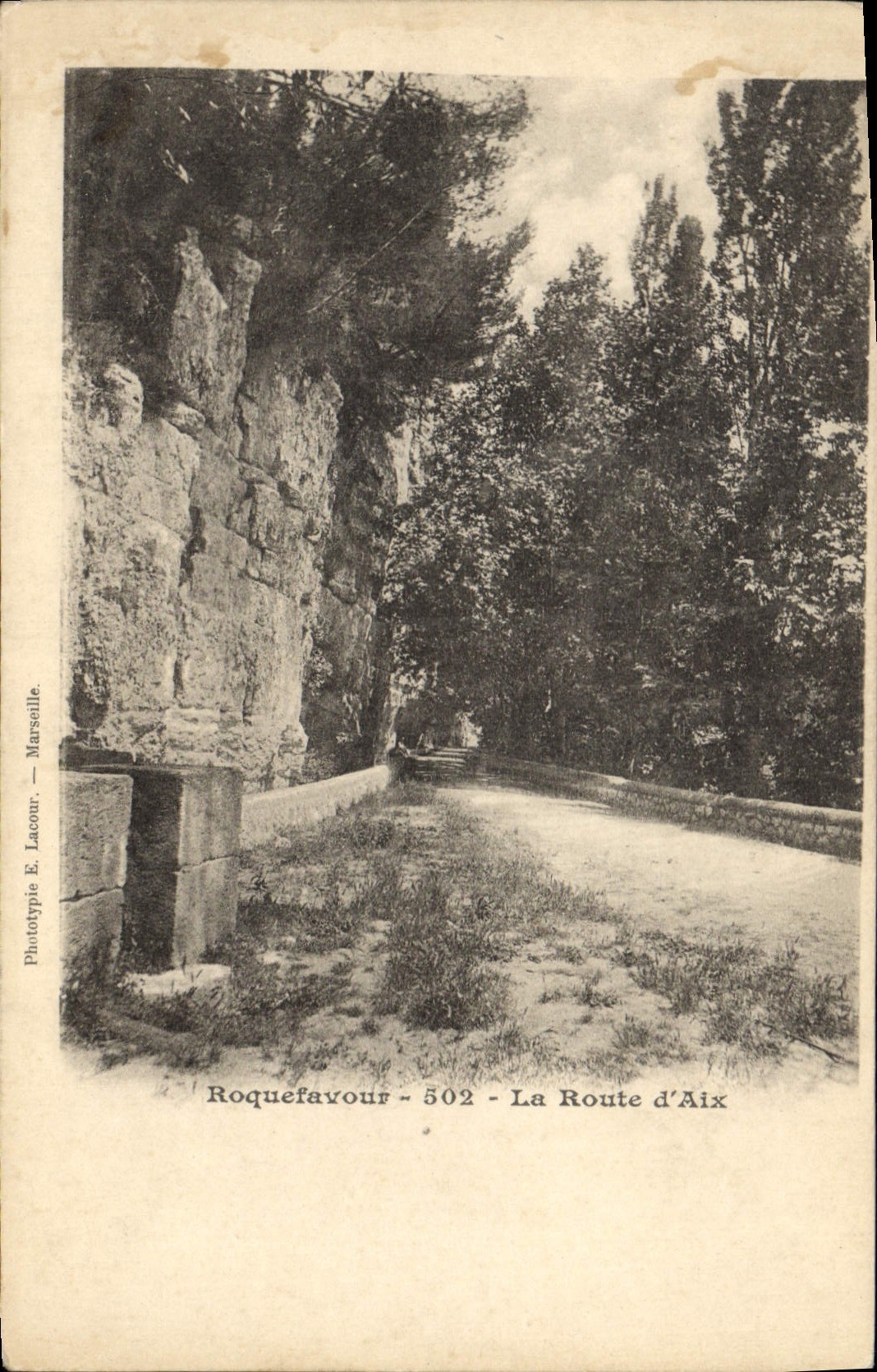 CPA Roquefavour La Route l'Aix 