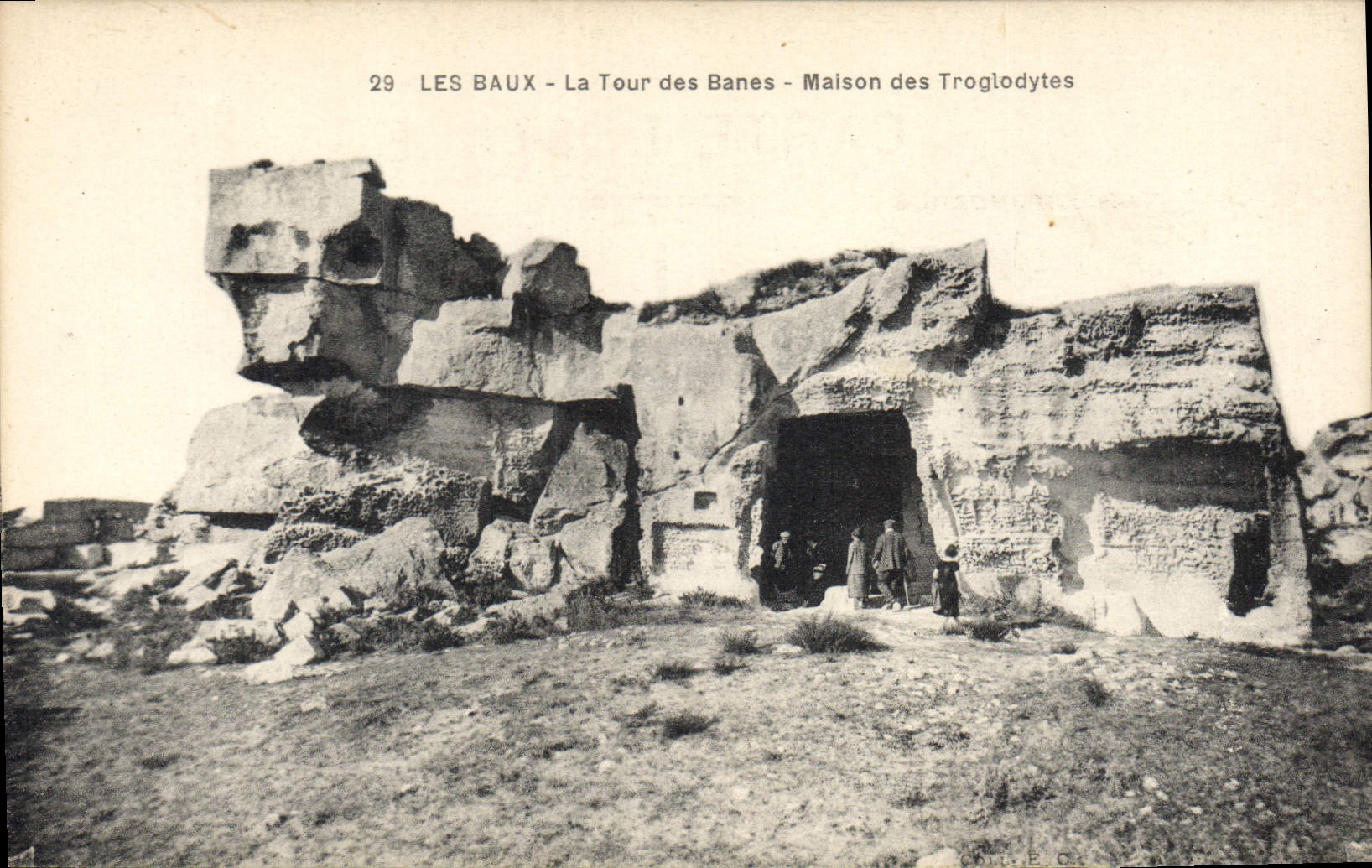 CPA Les Baux La Tour des Banes Maison des Troglodytes 
