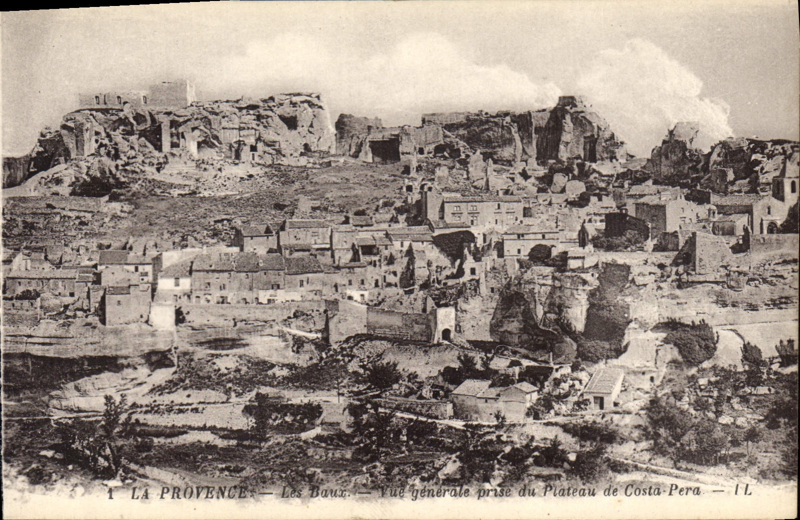 CPA La Provence Les Baux Vue generale du Plateau de Costa Pera