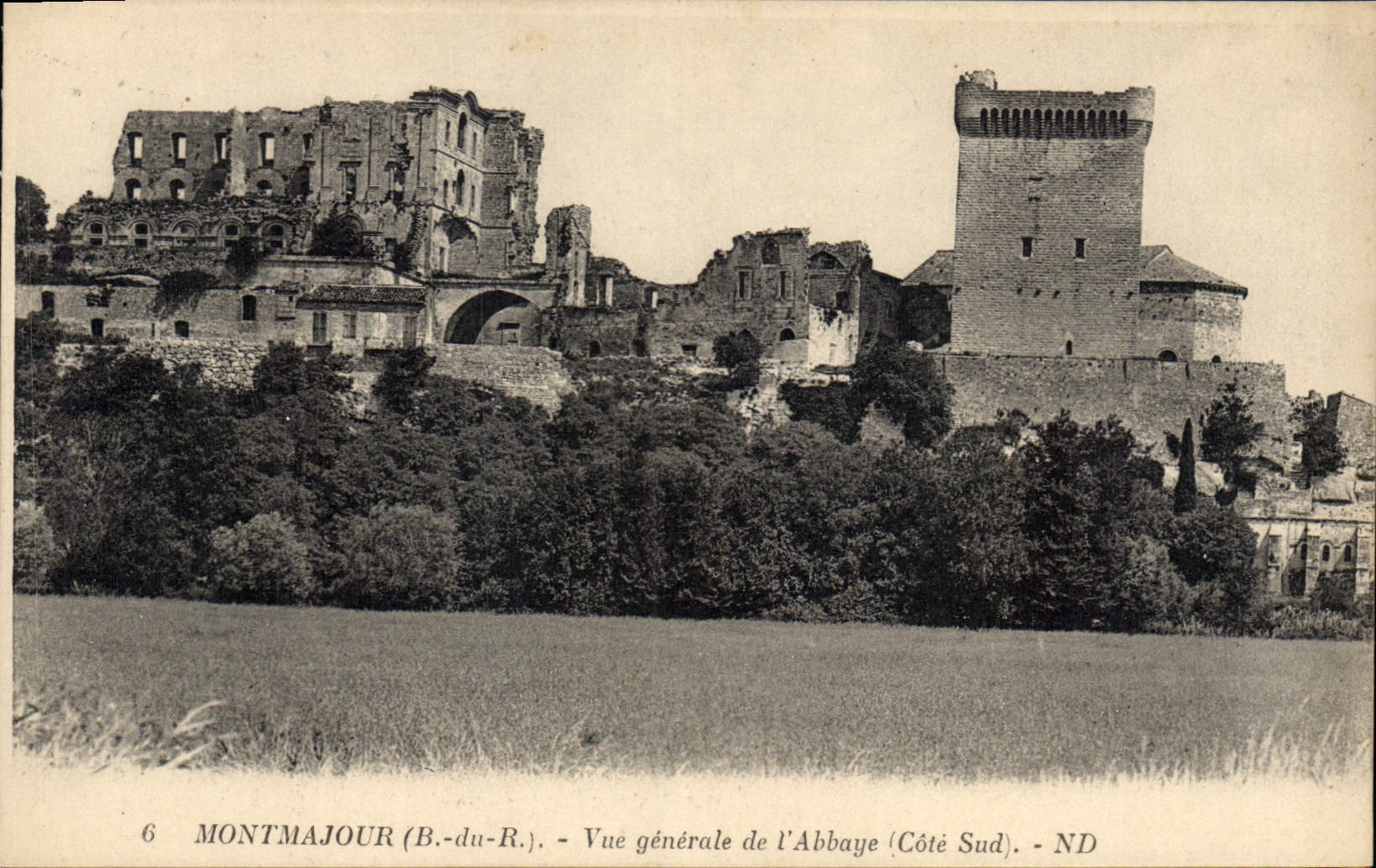 CPA Montmajour Bouches du Phone Vue generale de l'Abbaye Cote sud 