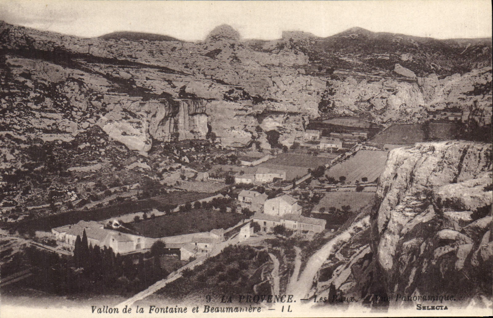 CPA La Provence Vallon de la Fontaine et Beaumaniere