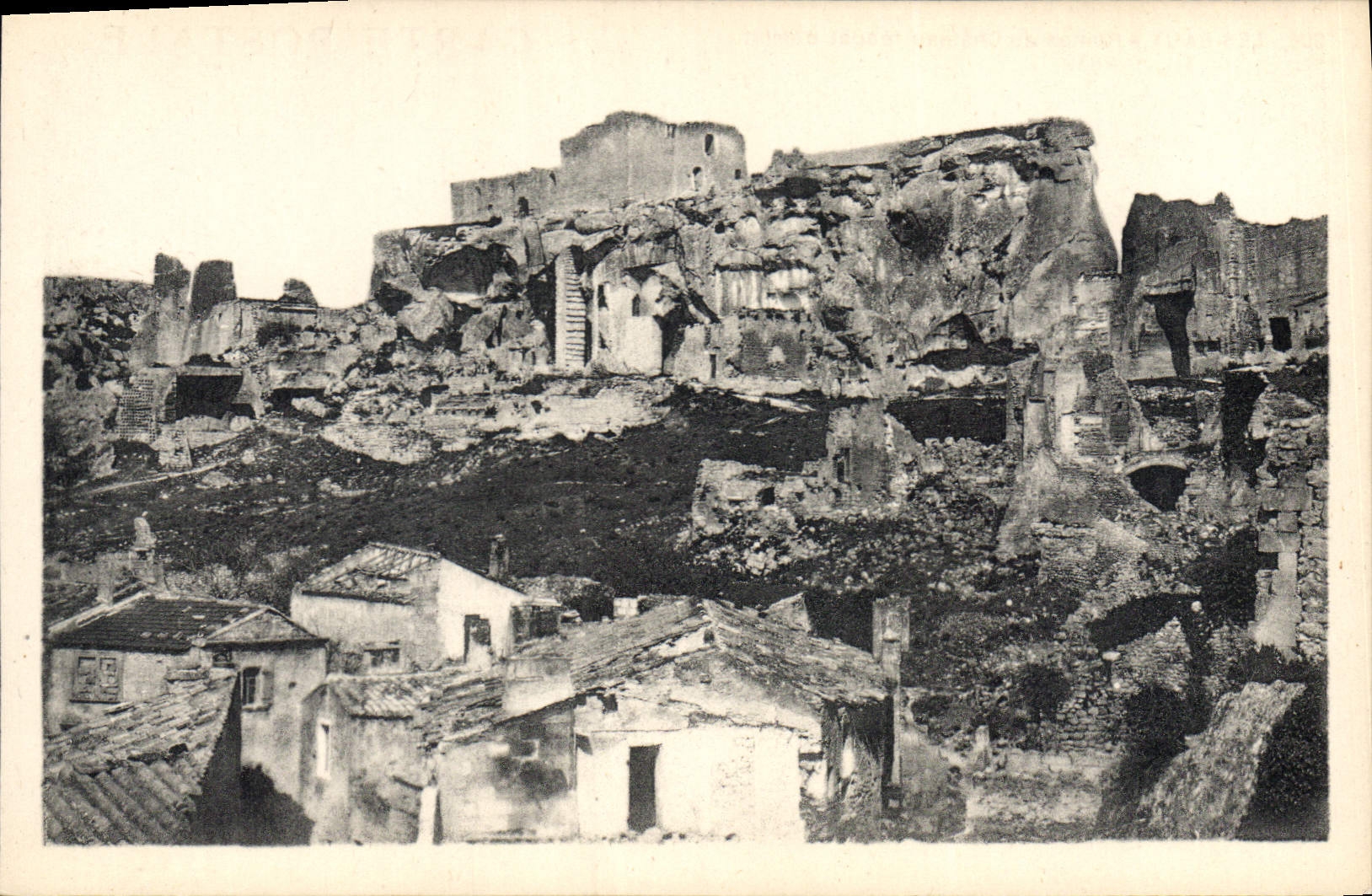 CPA Les Baux Ruines du Chateau feodal detruit sous Louis XIII en 1632 