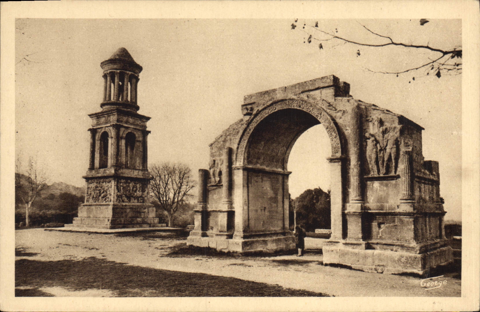 CPA Saint Remy de Provence Monuments romains dont la construction remonte au siecle d'Auguste