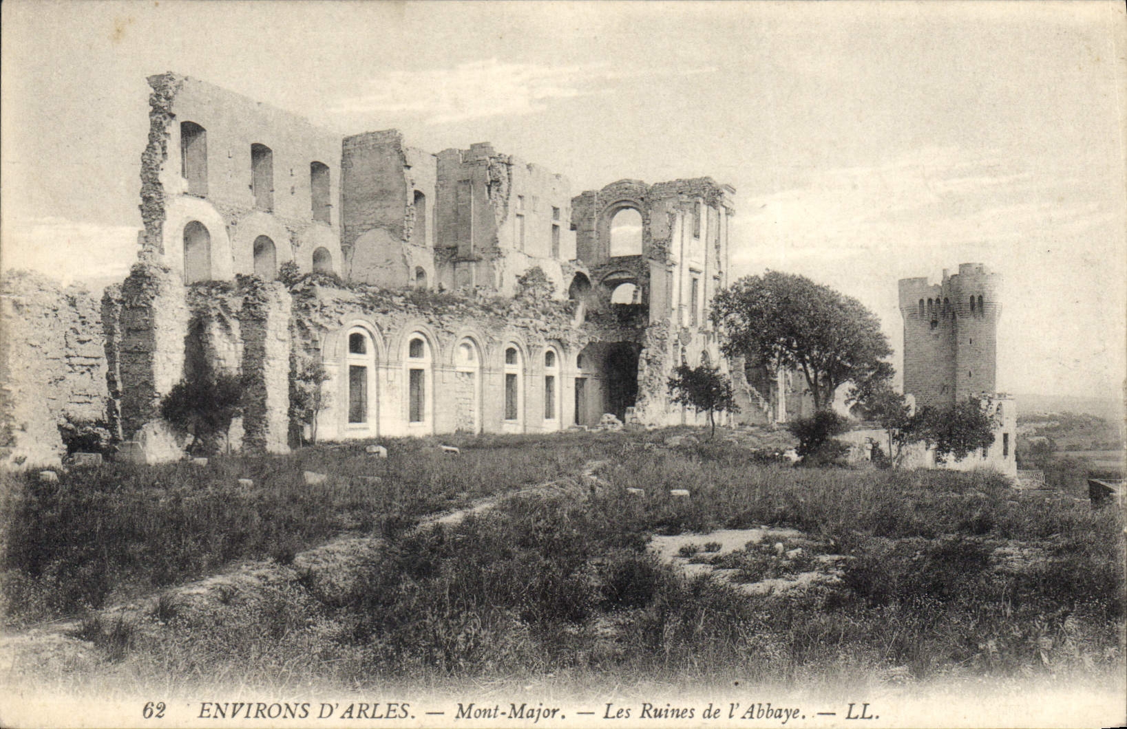 CPA Environs d'Arles Mont Major Les Ruines de l'Abbaye 