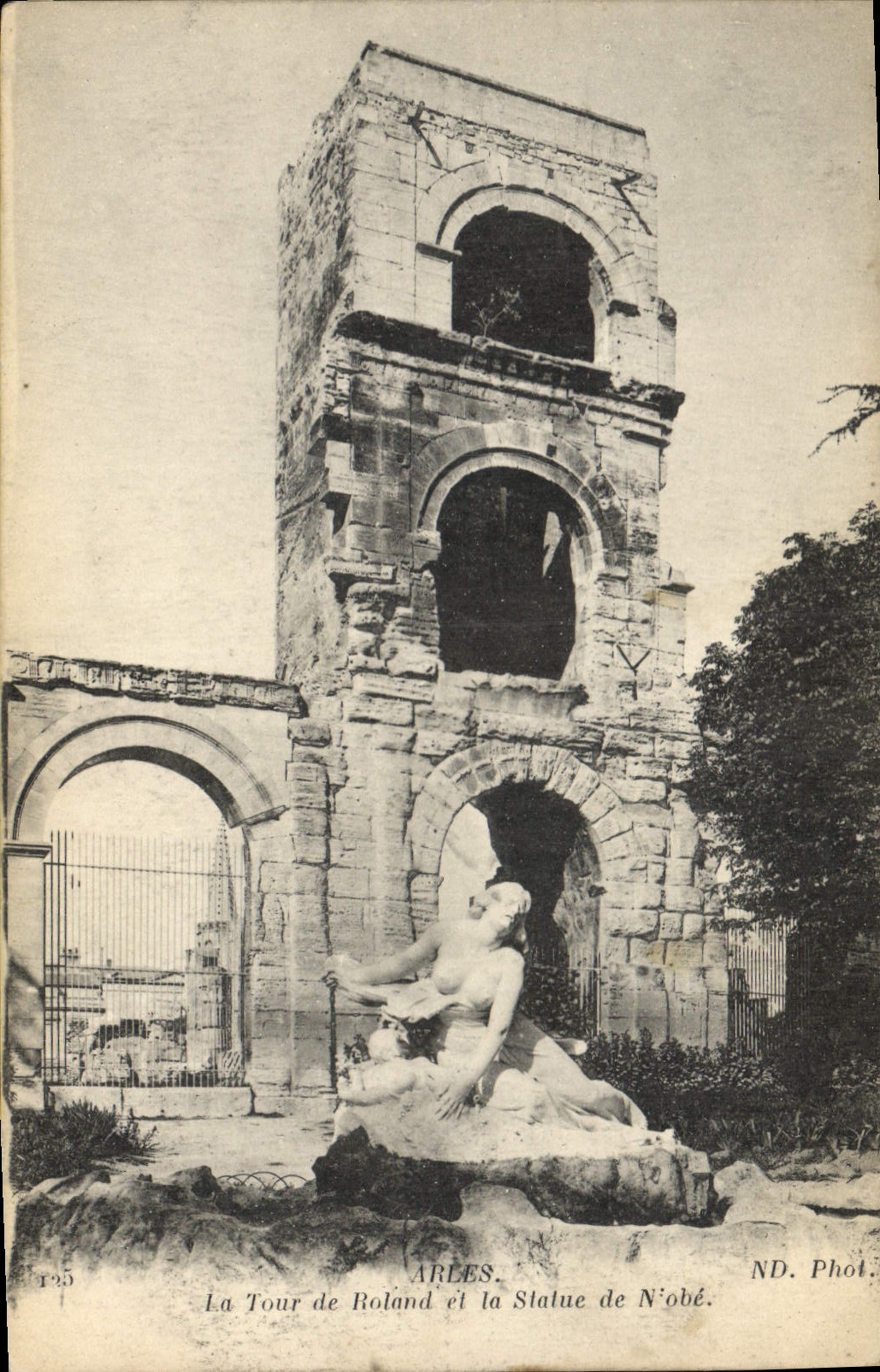 CPA Arles La Tour de Roland et la Statue de Niobe 