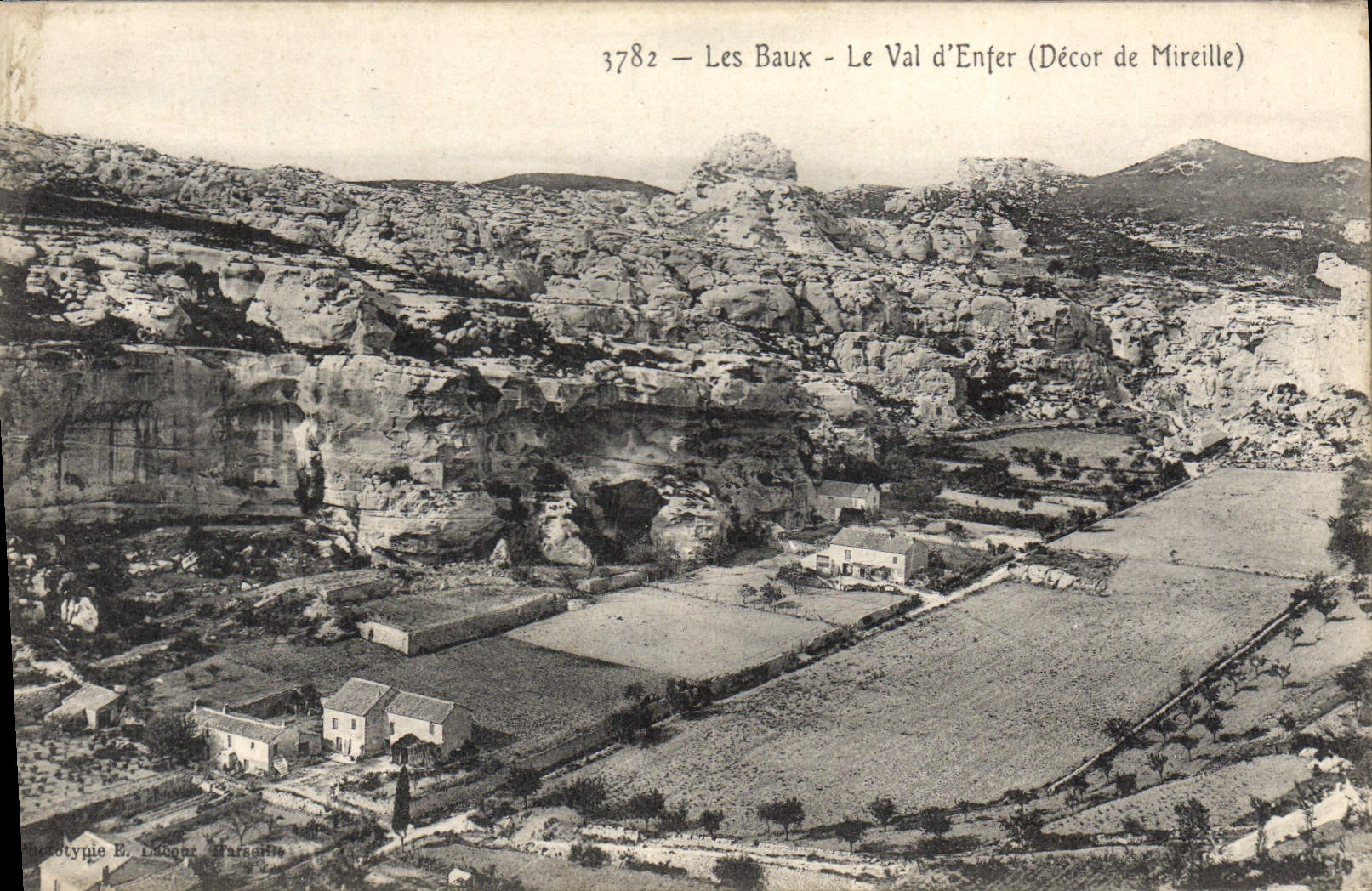 CPA Les Baux Le Val d'Enfer Decor de Mireille 