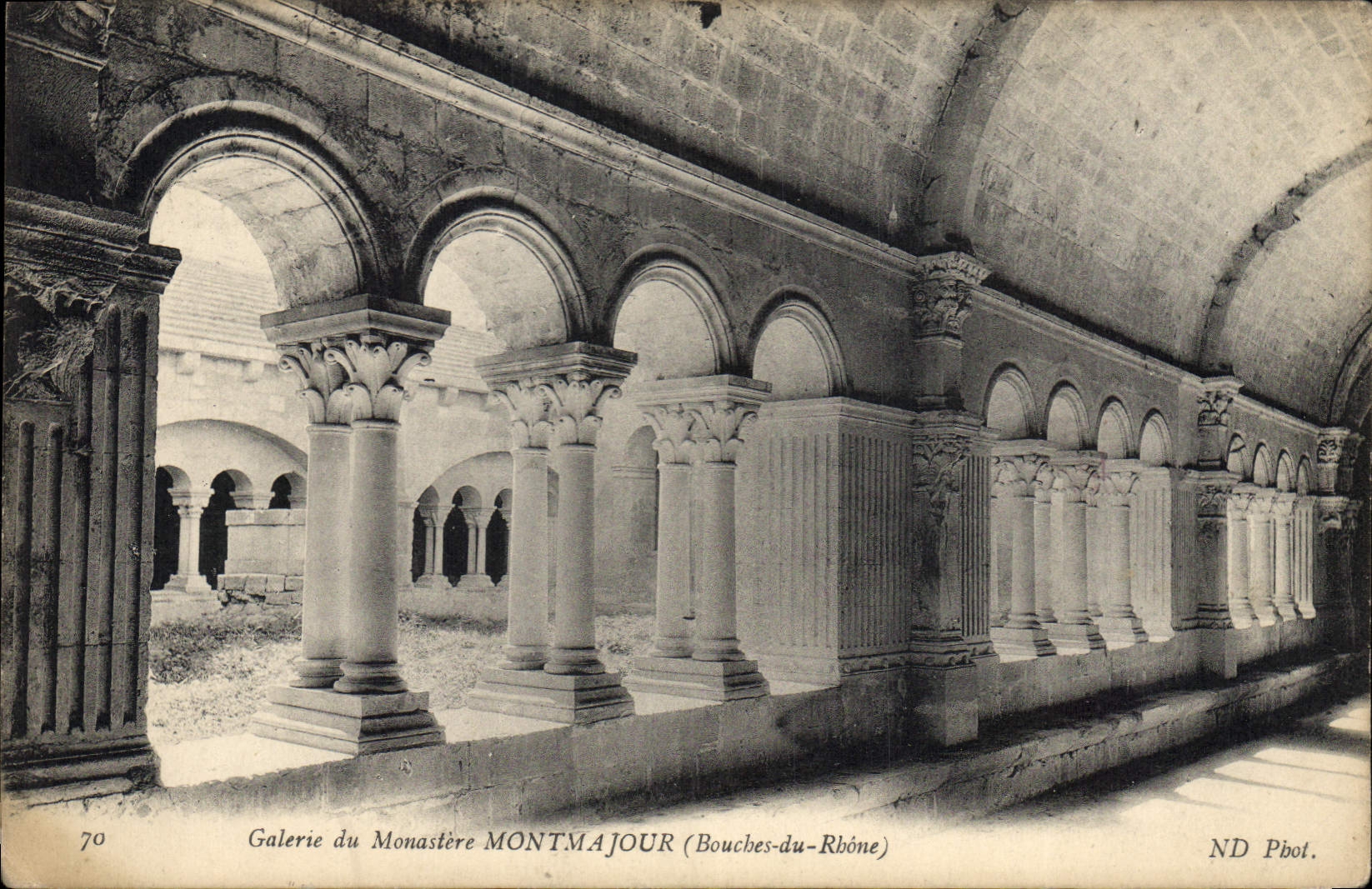 CPA Galerie du Monastere Montmajour Bouche du Phone 