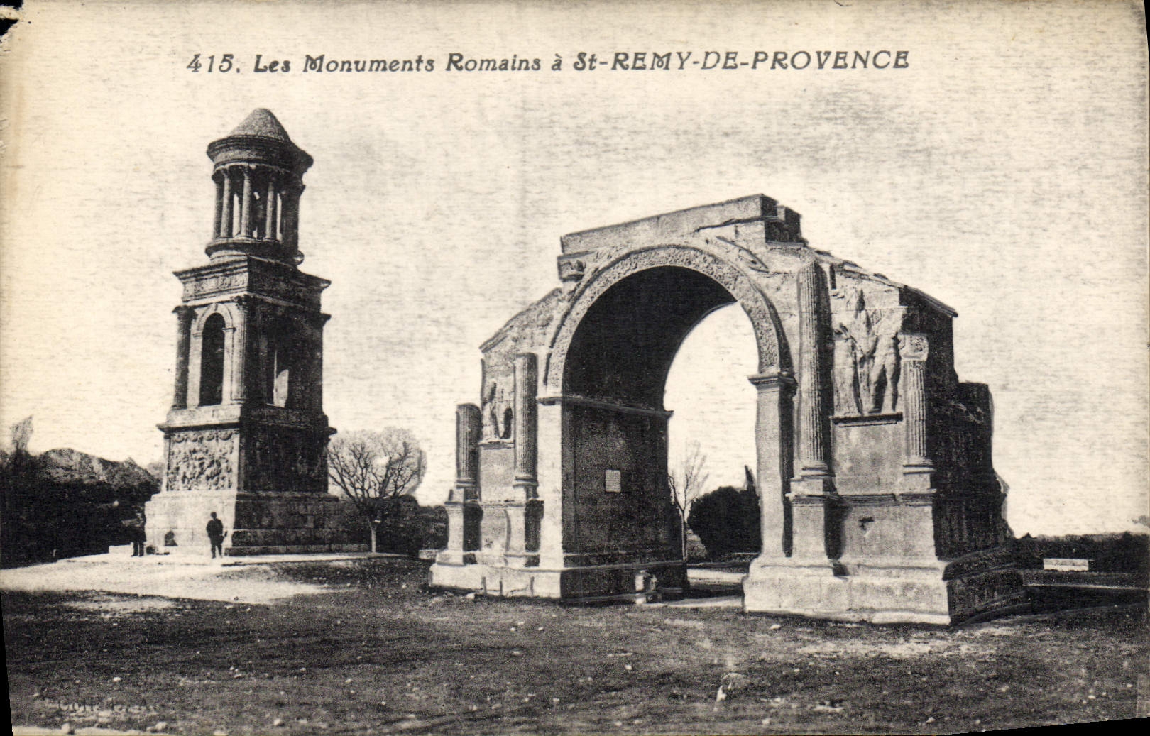 CPA Les Monuments Romains a St Remy de Provence
