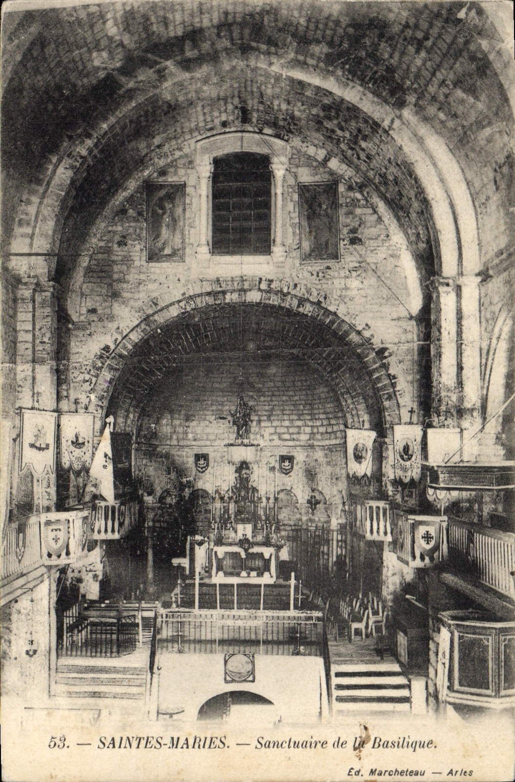 CPA Saintes Maries Sactuaire de la Basilique