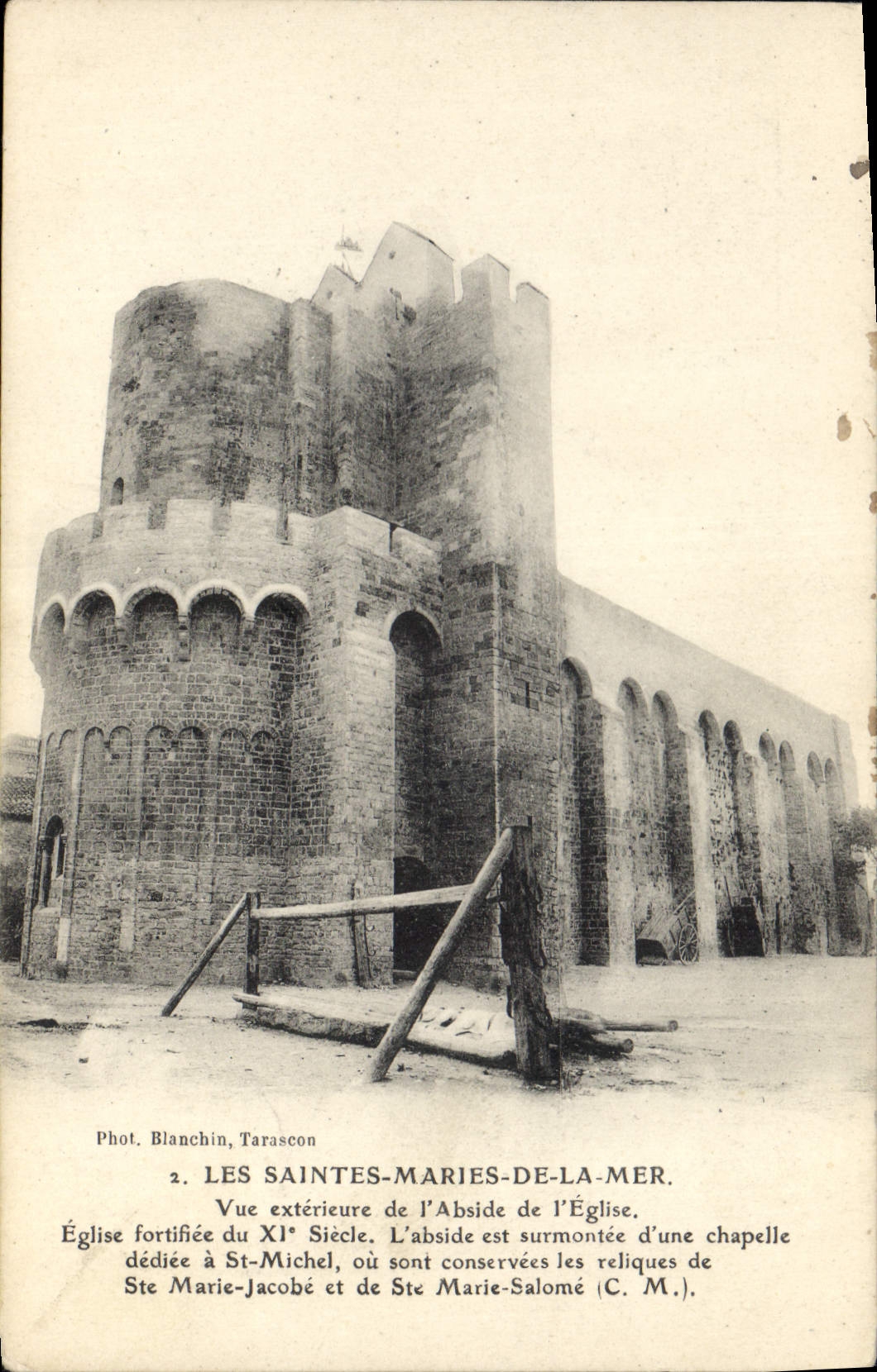 CPA Les Saintes Maries de la Mer vue exterieure de l'Abside de l'Eglise