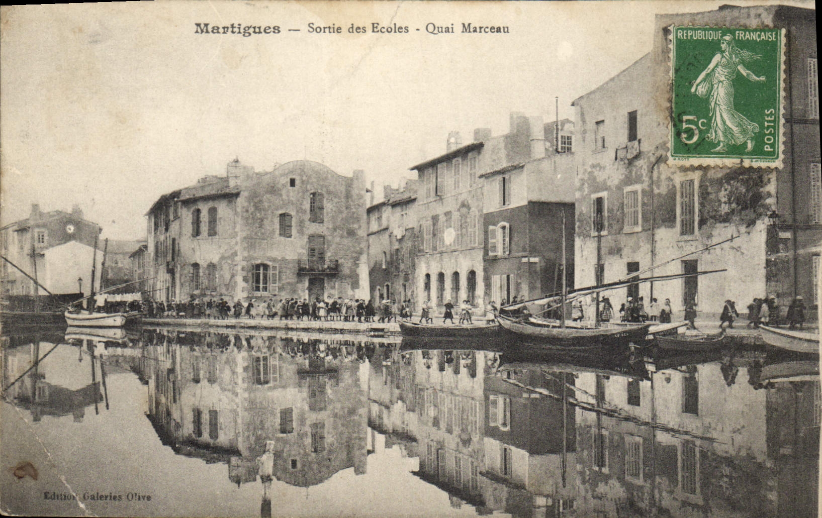 CPA Martigues Sortie des Ecoles Quai Marceau