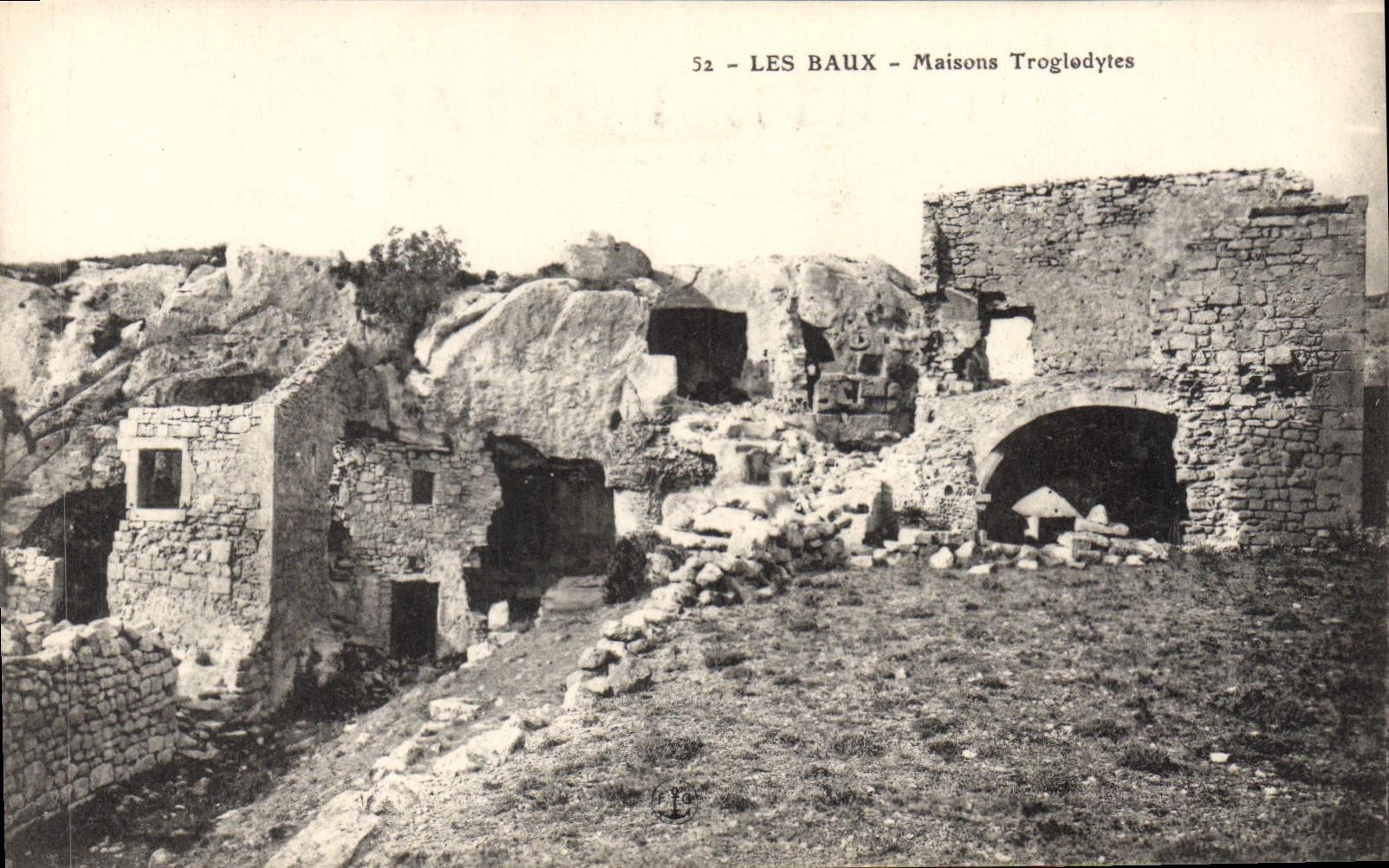CPA Les Baux Maisons Troglodytes